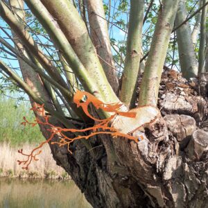 Vink op tak Cortenstaal