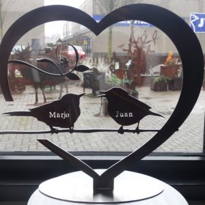 Hart met vogels en namen op voet RVS - Afbeelding 2