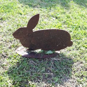 Konijntje van Cortenstaal - liggend