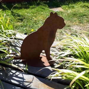 Poes van Cortenstaal Recht zittend