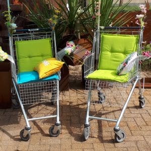 Fancy Tuinstoel van gerecyclede winkelwagen