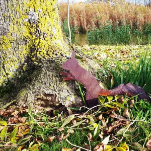 Eekhoorn van Cortenstaal op voet
