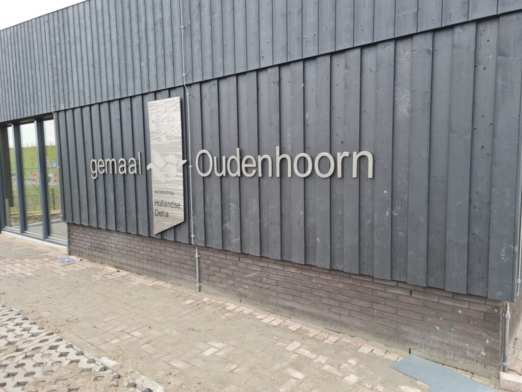 RVS belettering en logo Gemaal Oudenhoorn